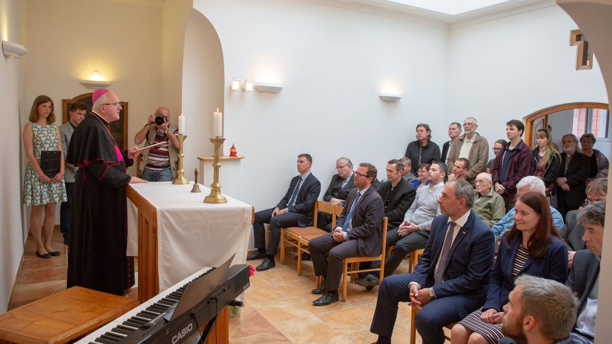 Foto: Archiv UJEP Litoměřický biskup Jan Baxant při květnovém znovuotevření univerzitní kaple.
