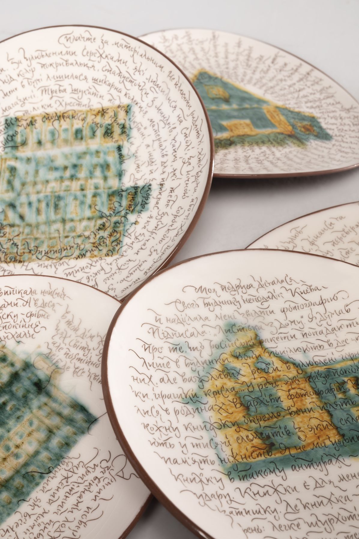 foto: Viktorie Macánová a Alžběta Chrudimská Liubov Plavska – Kosiv painted ceramics, zadání Příběh