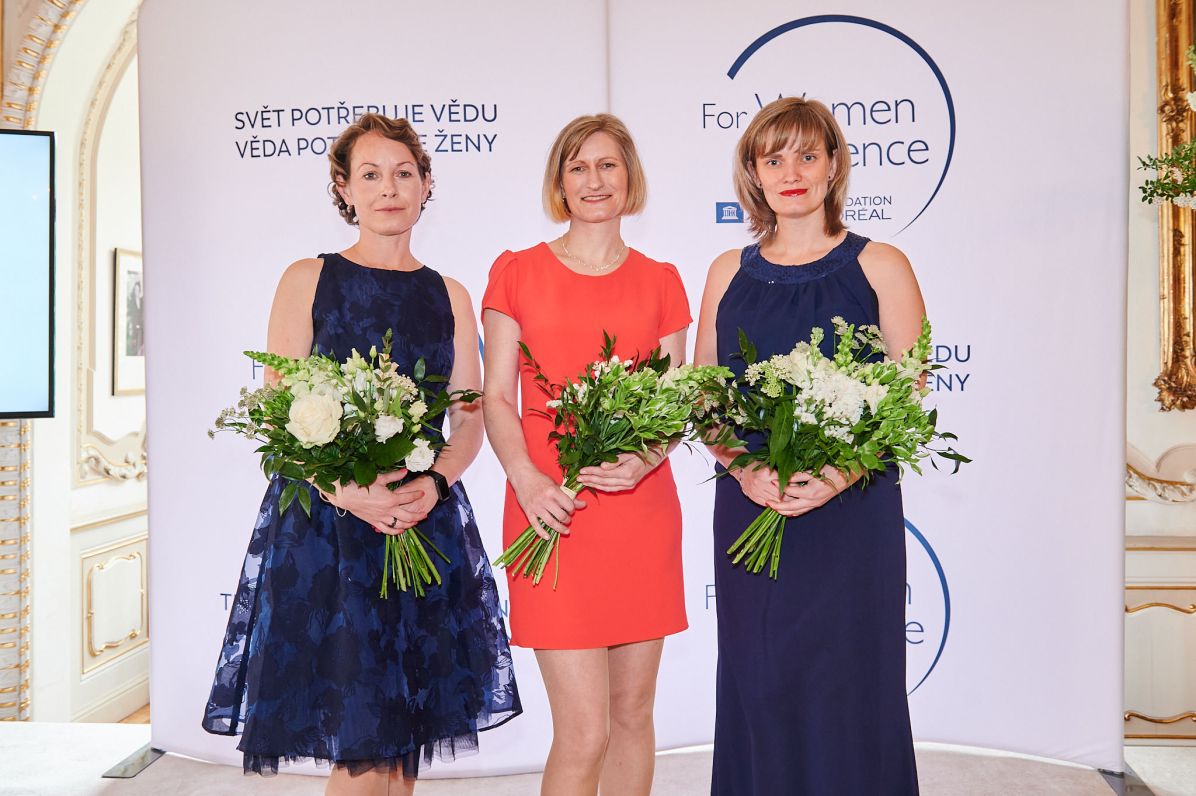 Letošní laureátky talentového programu L'Oréal UNESCO Pro ženy ve vědě (zleva): Veronika Vymetálková, Michaela Fencková a Pavla Eliášová. Foto: L’Oréal UNESCO Pro ženy ve vědě