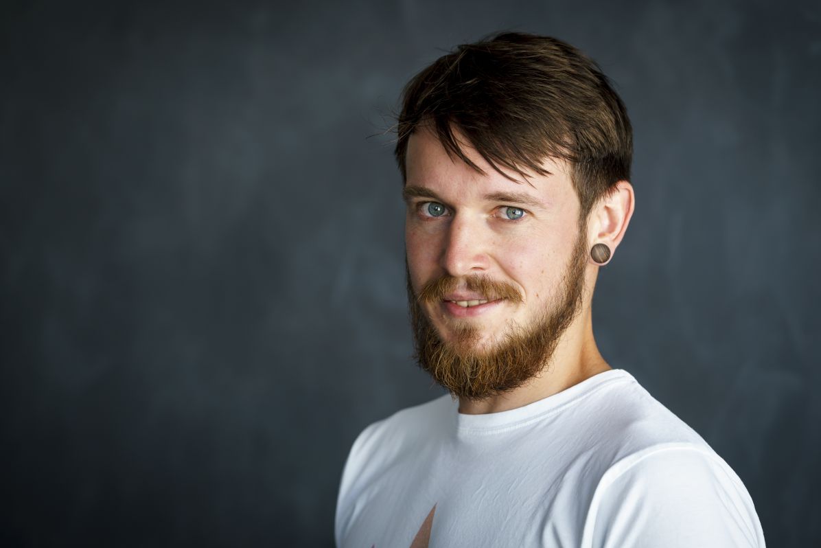 Foto: Jiří Ryszawy, ČVUT „Laboratorní zázemí máme leckdy i lepší než na významnějších univerzitách v zahraničí. Na druhou stranu, například ve Velké Británii si musí studenti za doktorské studium platit nemalé částky, pokud nedostanou příspěvek formou nějakého stipendia,“ říká Petr Chvojka.