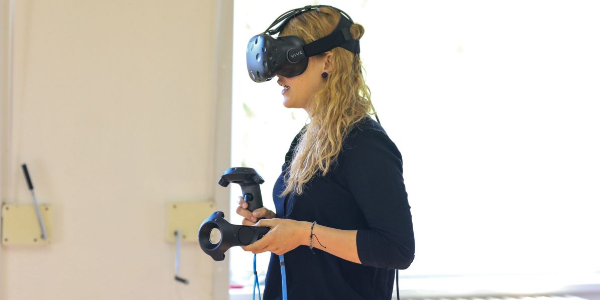 Foto: Archiv ZČU Ve virtuální třídě potřebuje student 3D brýle a speciální ovladače.