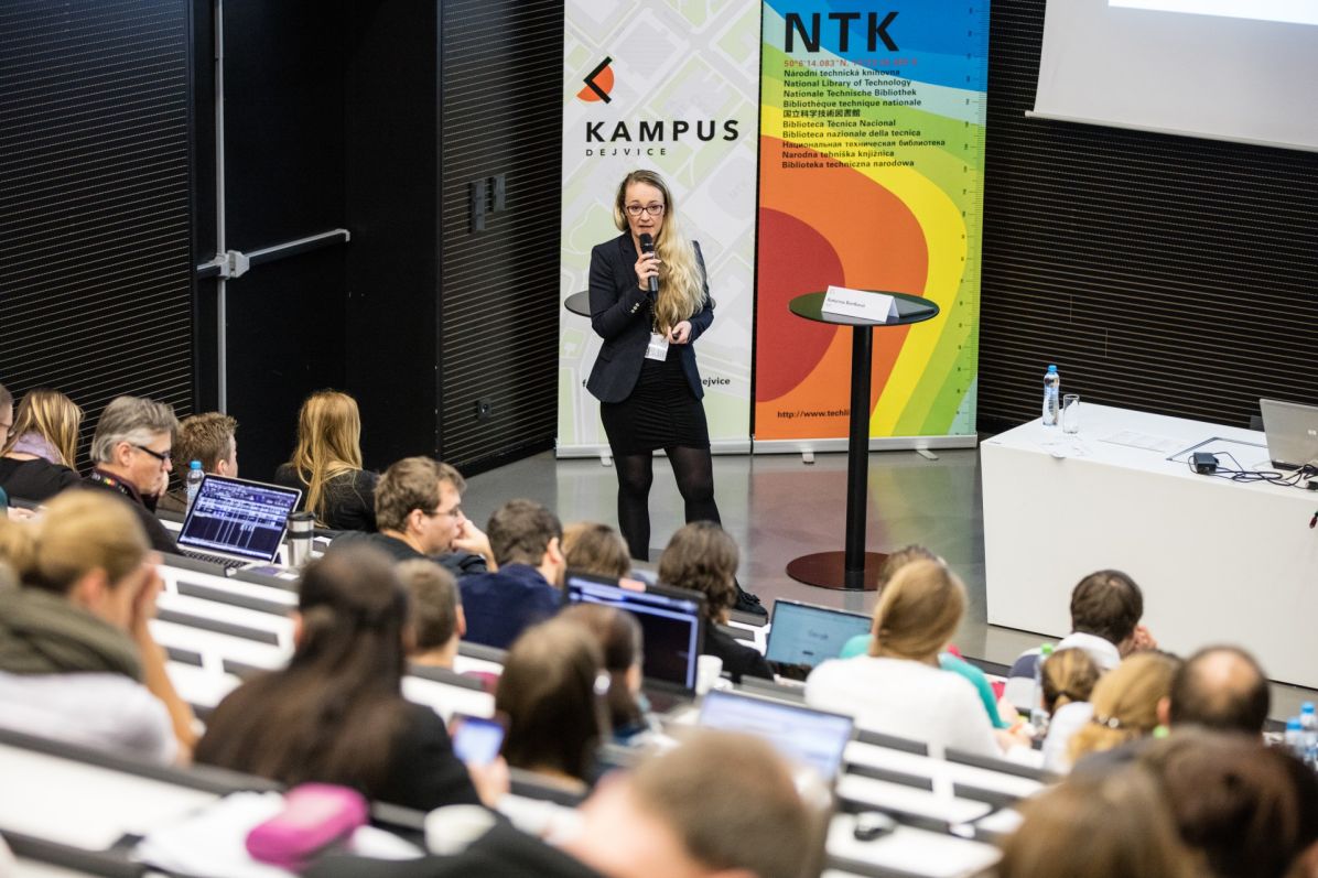 „Na Slovensku je velkým problémem uplatnění postdoktorandů. Jen čtyři procenta lidí, kteří ukončili doktorát, najde svoje uplatnění v&nbsp;akademické sféře,“ upozornila předsedkyně Asociace doktorandů Slovenska Katarína Rentková.