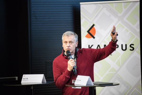 Doktorský student má především vědecky pracovat, a&nbsp;ne se věnovat pedagogice, říká profesor Martin Fusek. Foto: Universitas