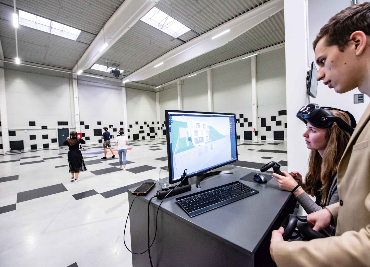 Studenti Fakulty stavební ČVUT, programu Architektura a&nbsp;stavitelství, při výuce ve Virtuplexu.