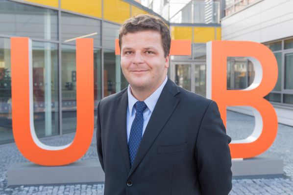 Vladimír Sedlařík působí jako prorektor pro tvůrčí činnost UTB, od roku 2016 je ředitelem Centra polymerních systémů.