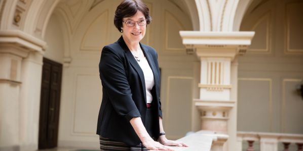 Nová předsedkyně Eva Zažímalová se chce zaměřit hlavně na lepší financování akademie a&nbsp;podporu špičkového výzkumu.