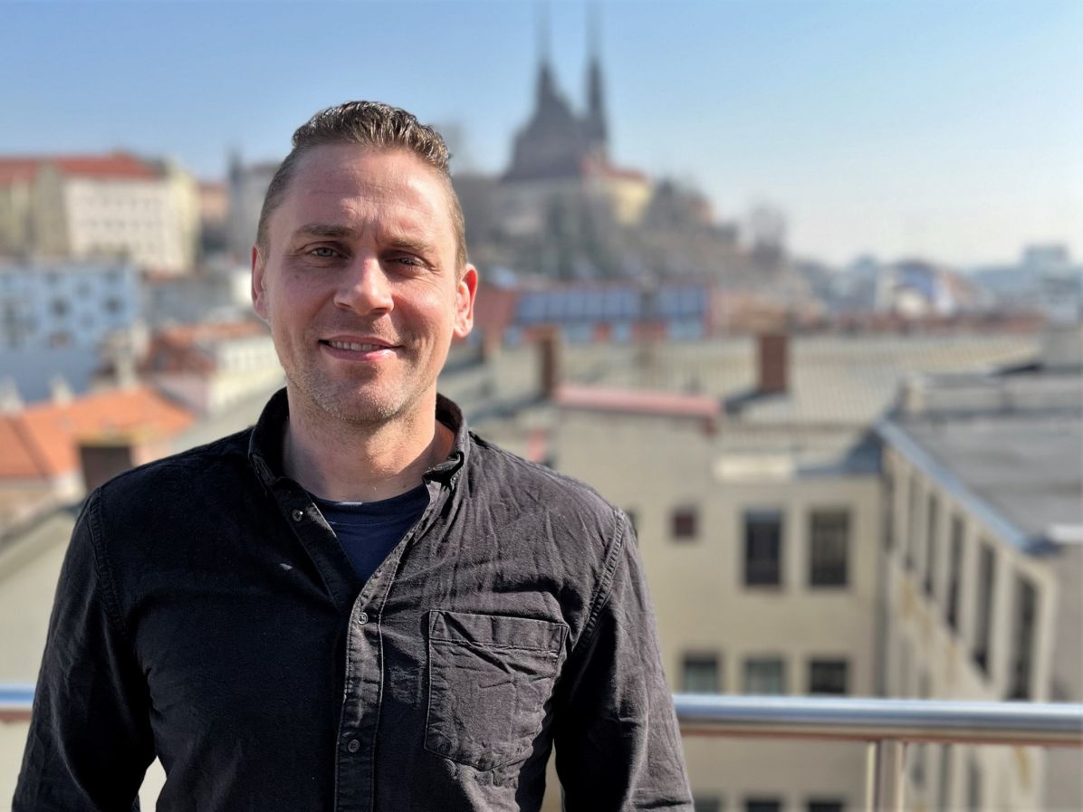 Nové zařízení FitSleep vyvíjí v v Mezinárodním centru klinického výzkumu Lékařské fakulty MU a Fakultní nemocnice u sv. Anny v Brně kanadský vědec Adam Williamson. Foto: LF MUNI
