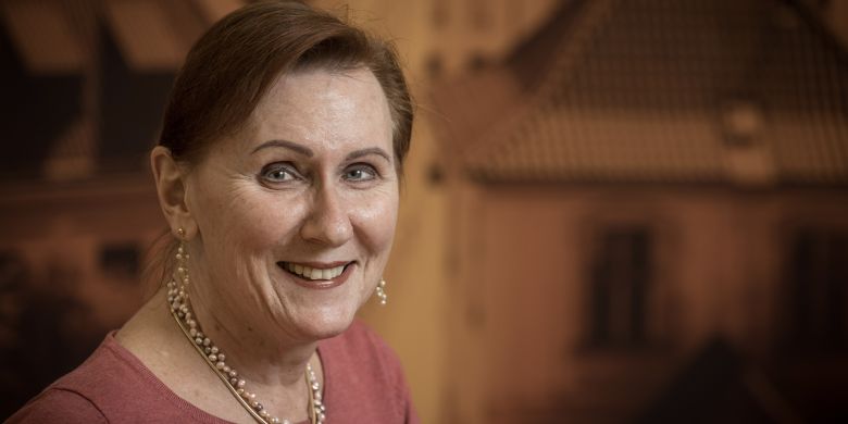 „Naším cílem je dostat se v poznání úplně na začátek nemoci – ideálně už do bodu, než se roztroušená skleróza rozvine,“ říká neuroložka Eva Kubala Havrdová z 1. LF UK.