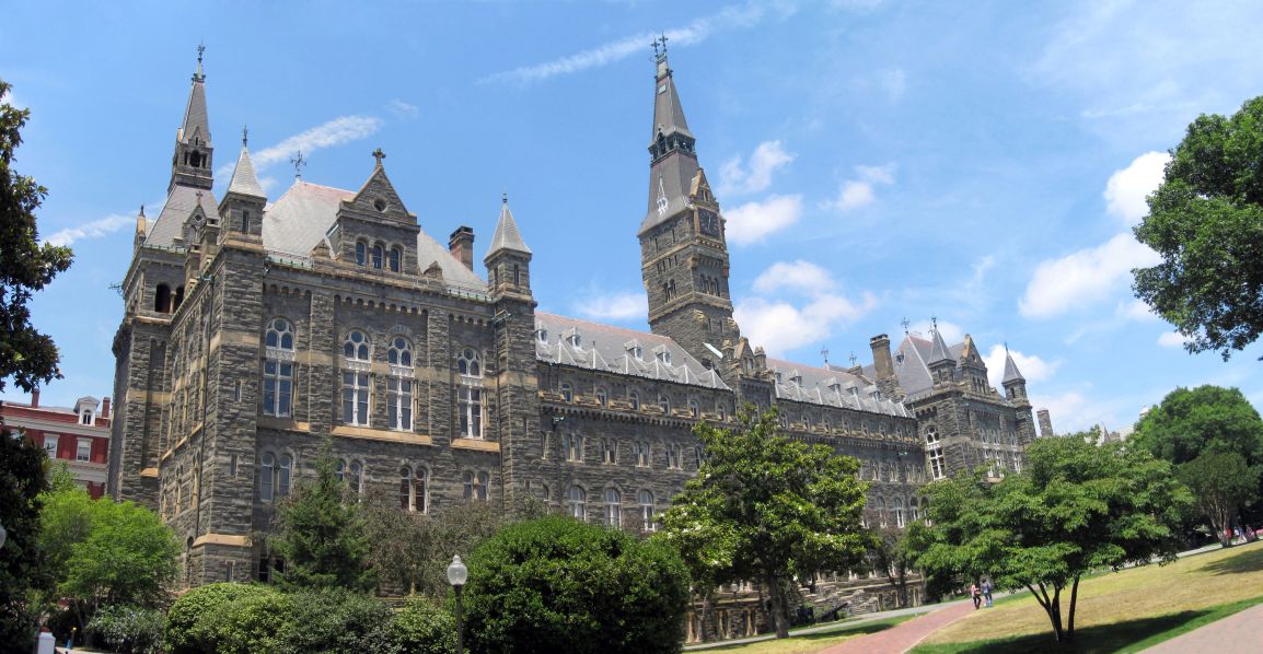Foto: CC BY-SA 3.0-Gtownsfs Sídlo Georgetownské univerzity ve Washingtonu, D.C.