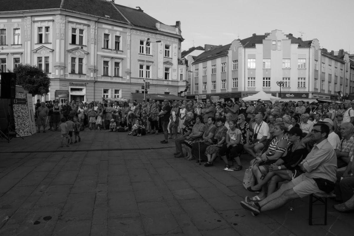 Foto: Archiv UHK Happening Srpen 68´ v Hradci Králové, což byla zatím největší akce projektu Univerzitní osmičky.