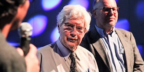 Martin Kůs. Slezská univerzita v Opavě. Astronom Jiří Grygar při diskuzi na Slezské univerzitě v Opavě.
