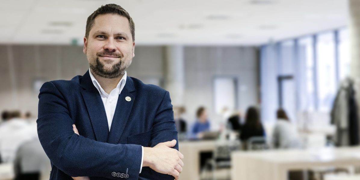Foto: Mendelu Martin Klimánek byl zvolen v prvním kole, kdy získal 24 hlasů od 31 přítomných senátorek a senátorů.