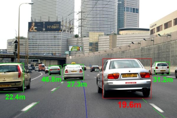 Mobileye je nejvýznamnější izraelskou firmou na poli inovací v dopravě. Její zařízení umožňuje autonomní jízdu vozidel na silnicích v běžném provozu. Systém rozezná blížící se nebezpečí i kolizi, umí řídit auto bez asistence řidiče. V březnu firmu koupil americký Intel za 15,3 mld. dolarů. Jednalo se o největší akvizici špičkových technologií v historii Izraele.