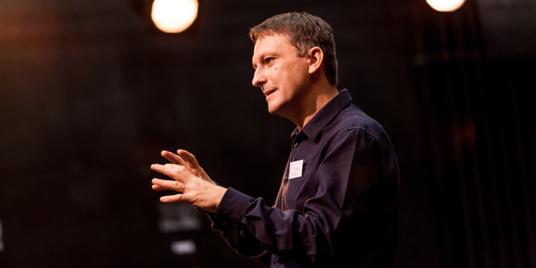Environmentalista Petr Jehlička žije 16 let i s rodinou v Milton Keynes severně od Londýna, kde na Open University učí environmentální geografii.