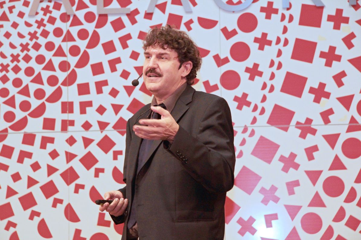 Profesor Patrik Schmuki.