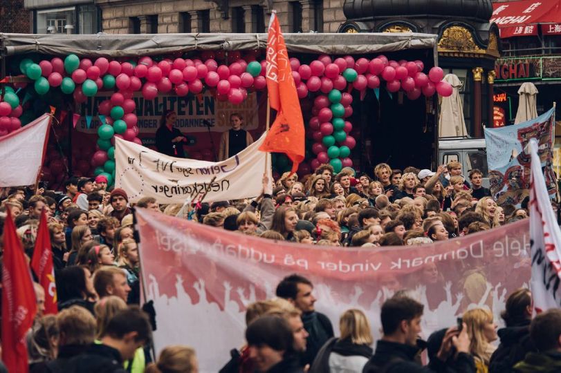 Tisíce studentů v celém Dánsku protestovaly 5. října proti vládním škrtům ve školském rozpočtu na rok 2018.
