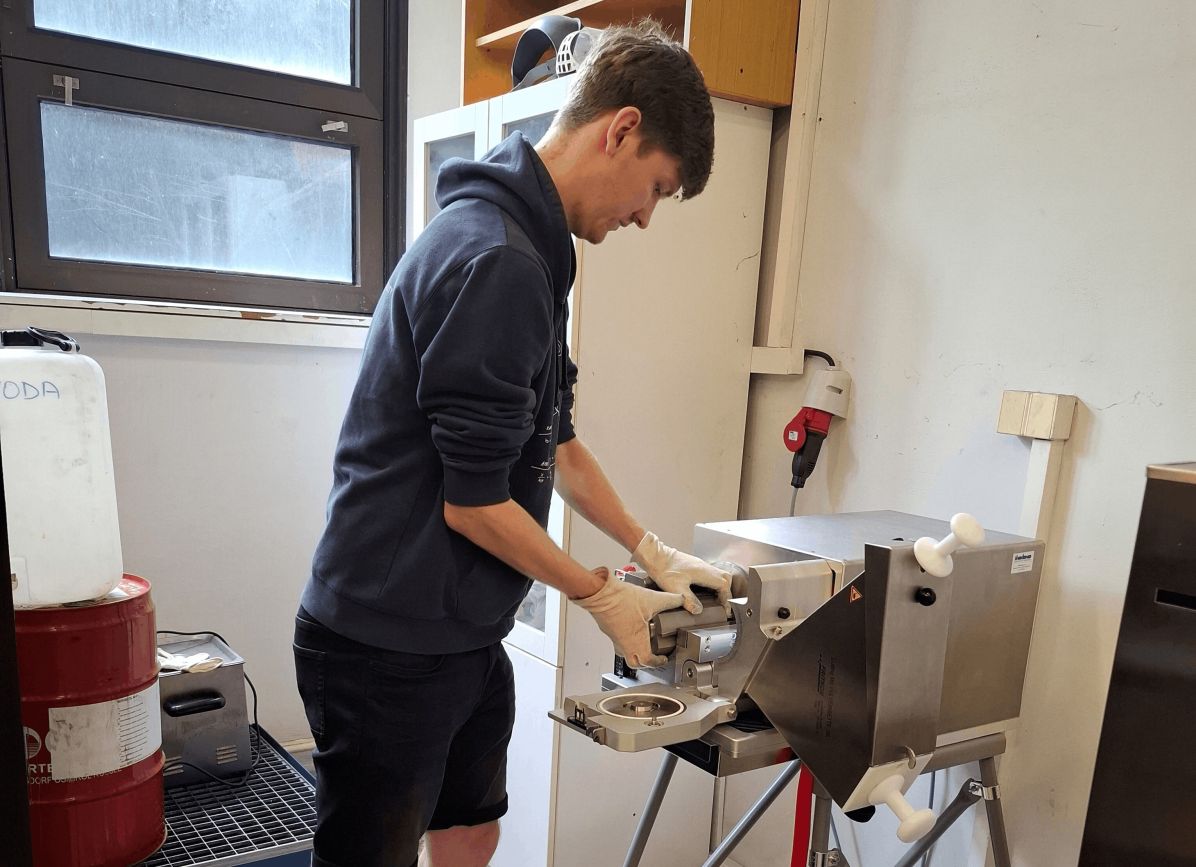 Studující Envrionmentálního inženýrství budou řešit mimo jiné dopady materiálů a výroby na životní prostředí.