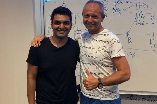 Foto: Archiv ČVUT Suraj Shetty (vpravo) s Janem Mühlfeitem (absolvent ČVUT a bývalý prezident pro Evropu, Microsoft Corporation).