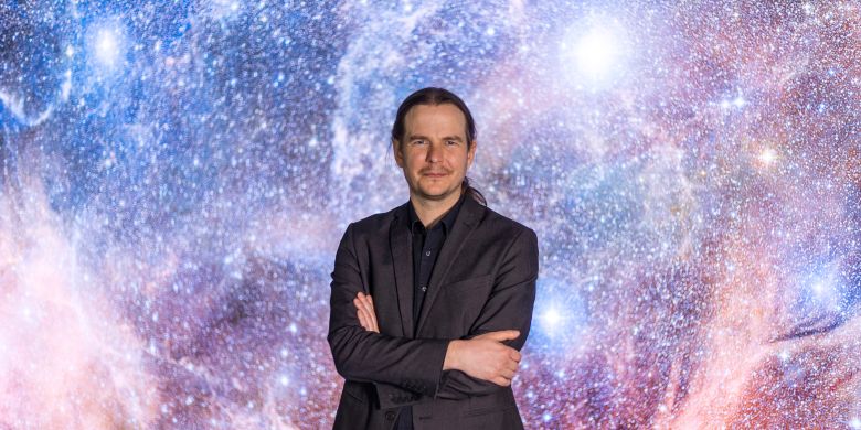 V dokumentu Cosmos se jako dítě poprvé doslechl o tom, že hvězdy jsou seskupené v galaxiích, které nejsou rovnoměrně rozložené, ale vytváří jakousi pavučinovitou strukturu. „Už v šesté třídě na základní škole jsem si řekl, že se tomu chci věnovat,“ popisuje astrofyzik Norbert Werner. 