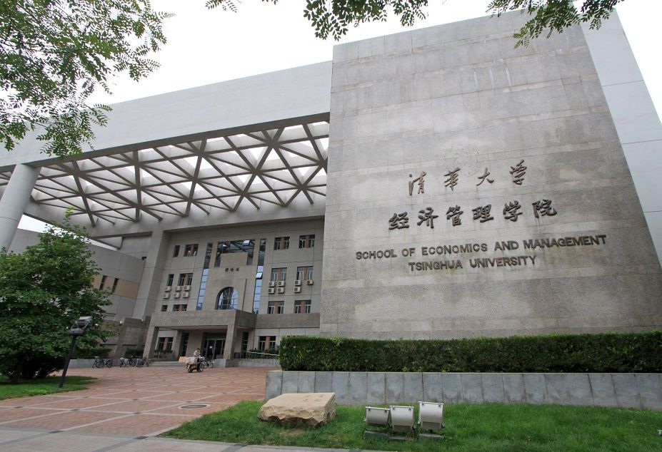 Premiantem v&nbsp;Asii se stala čínská Tsinghua University, která začala prohánět i&nbsp;prestižní školy ze západní Evropy. Jsou za tím i&nbsp;veliké investice.