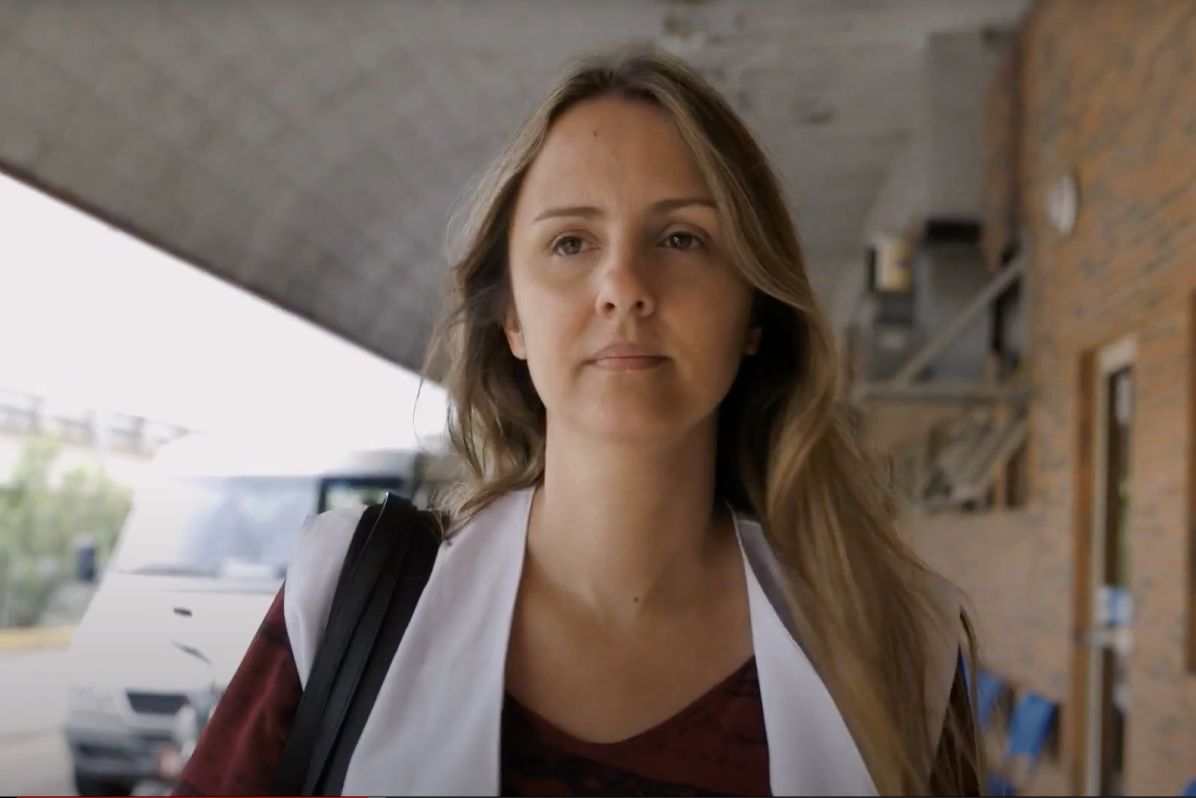 Dětská neuroložka Vanessa Van der Linde, která ve filmu Unseen Enemy mluví o epidemii ziky v Brazílii.