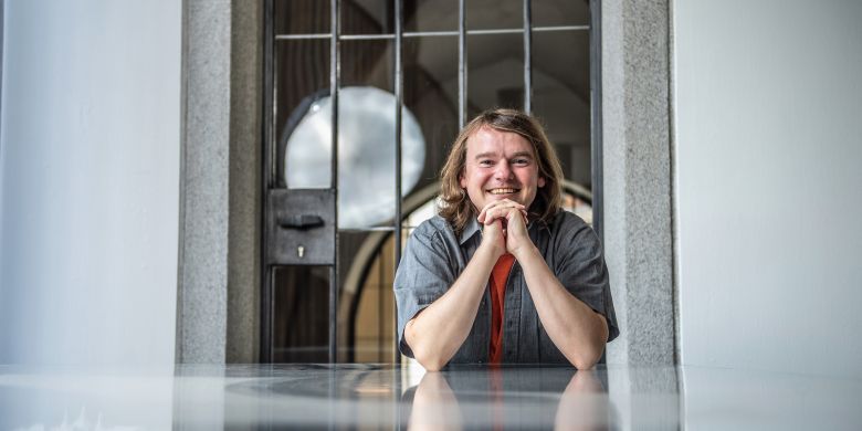 Postdoktorand a čerstvý držitel ERC Starting grantu Ian Mertz je členem Centra základů současné informatiky na Matematicko-fyzikální fakultě UK.