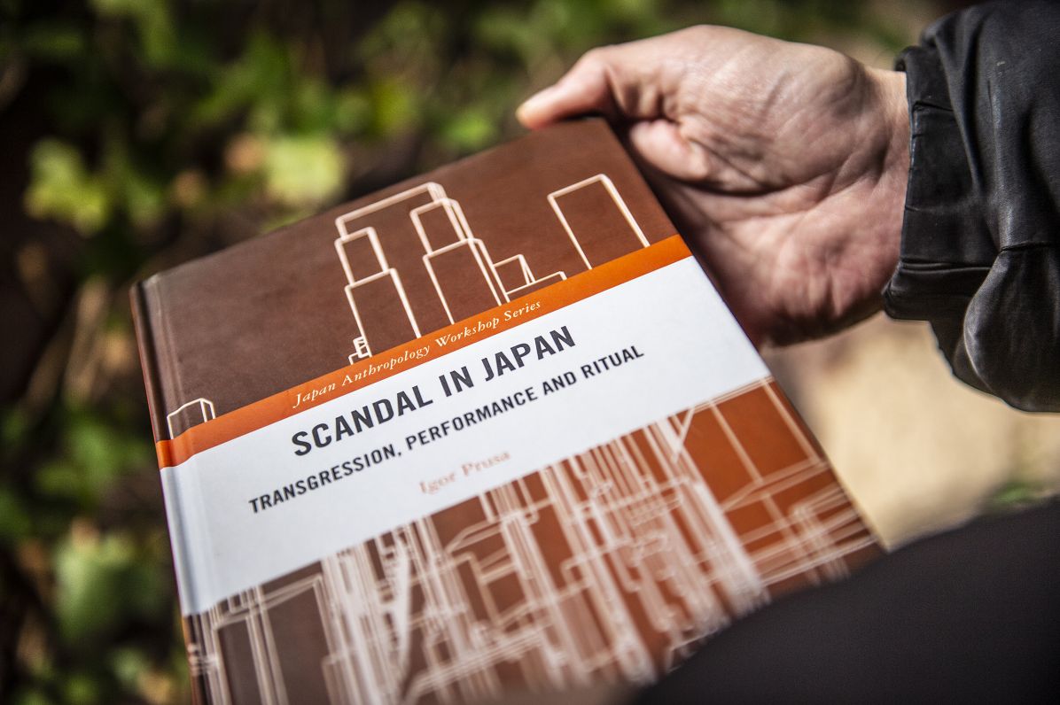 Japanolog Igor Pruša se zaměřuje na média Nipponu - psal třeba o japonské televizi nebo novinářských klubech.