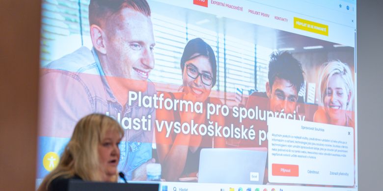 Lucie Rohlíková z projektu PEKRV na expertním setkání v Brně na VUT.