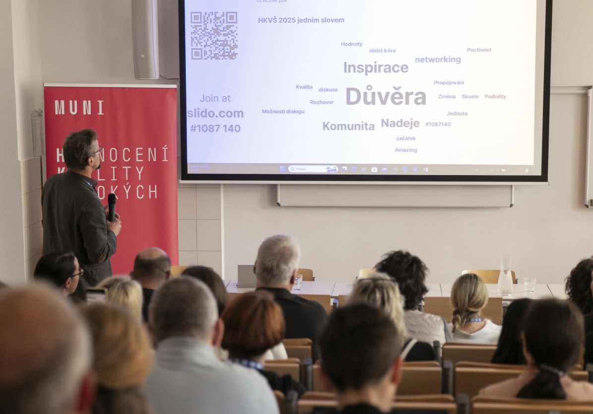 Závěrečná anketa, vlevo prorektor pro vzdělávání a&nbsp;kvalitu MU Michal Bulant.