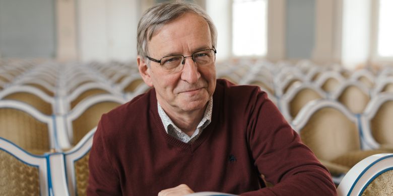  prof. Jaroslavem Tůmou z HAMU o klasické hudbě, ale i umělé inteligenci a ochraně vzácných nástrojů.