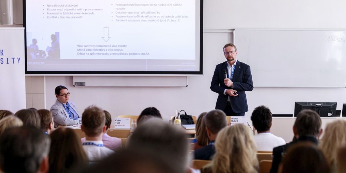 Šestadvacátý ročník konference, konané již tradičně v Univerzitním centru Telč, zahájil prorektor Masarykovy univerzity pro vzdělávání a kvalitu Michal Bulant. 