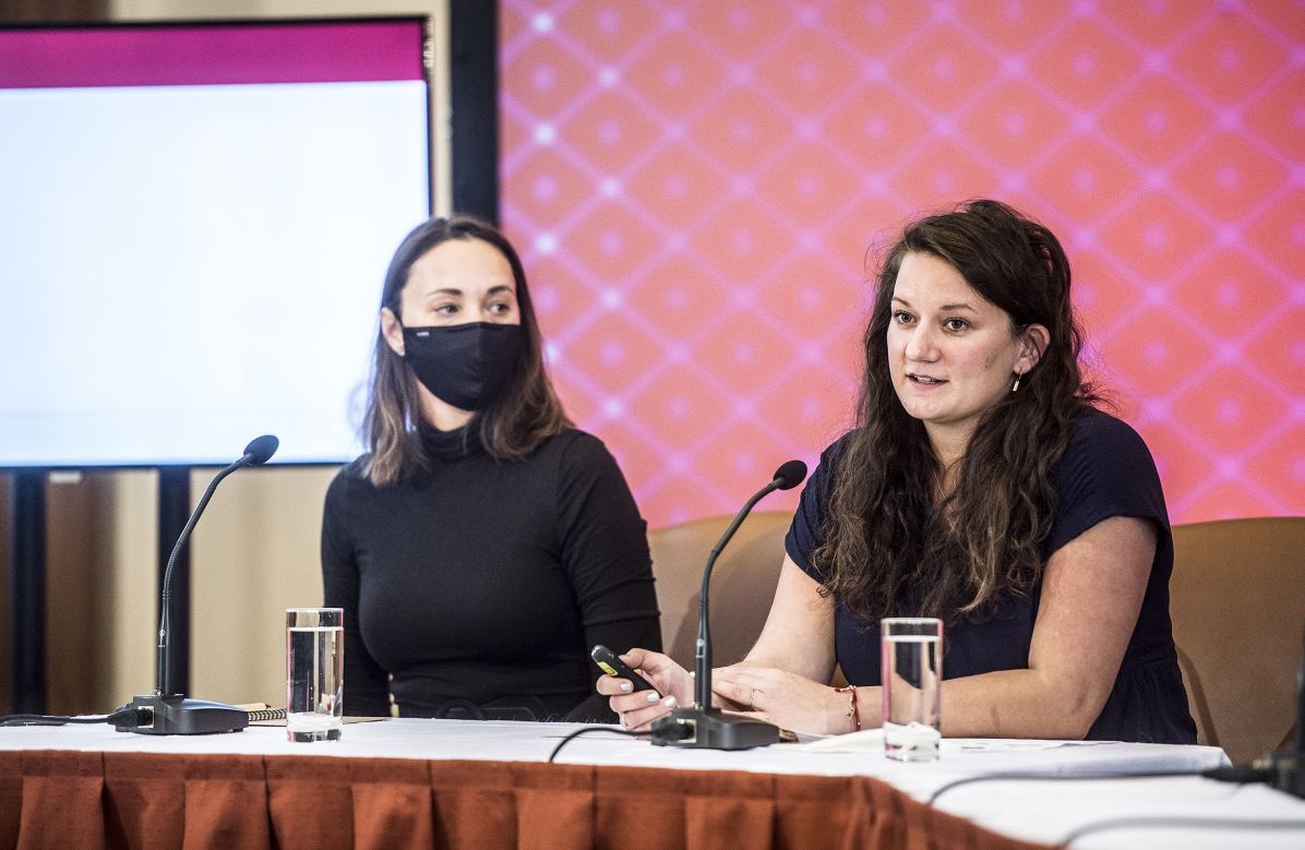 Tereza Smužová (vpravo) a Hana Tenglerová na loňské konferenci Ženy ve vědě.