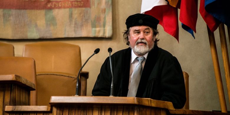„Velkou pozornost k husitům obrátil i polský spisovatel Andrzej Sapkowski, který psal fantasy příběhy o husitech ve Slezsku. Poláky zaujalo i husitské válečnictví. Na počátku 21. století vyšla v Polsku obrovská spousta knih o husitech, byl to doslova boom,“ říká historik Petr Čornej.