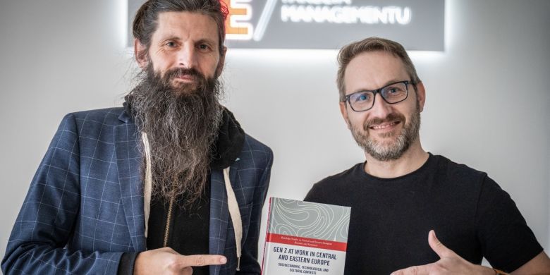 „Digitální domorodce“ zkoumali Mojmír Sabolovič a Jan Pospíšil z VŠE.