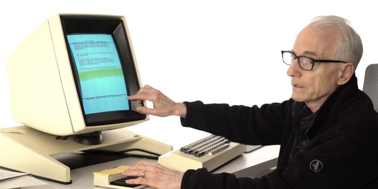Larry Tesler předvádí textový editor Gypsy, který světu přinesl bezpracné kopírování a vkládání celých pasáží.