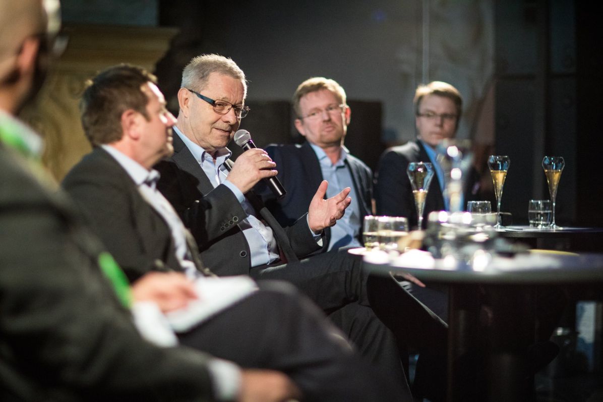 Foto: Archiv UP Pavel Hobza v dubnové diskusi o stavu české vědy v Olomouci. Zleva: Rektor UP Jaroslav Miller, Pavel Hobza, ředitel vědeckého centra RCPTM Radek Zbořil, chemik Michal Otyepka.