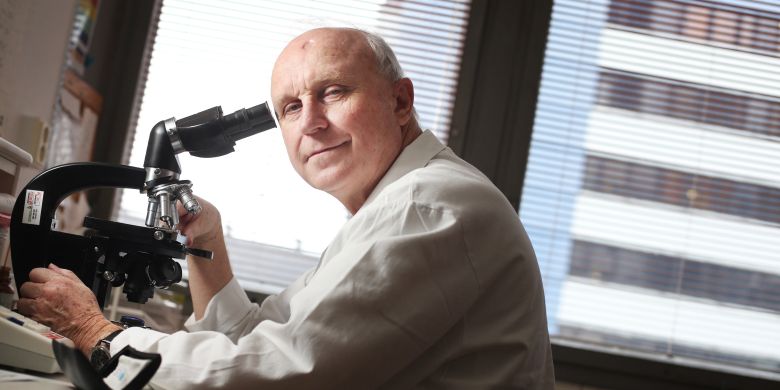 „Dělat špičkovou akademickou medicínu znamená věnovat tomu významnou část svého života, nejen pracovní dobu; od do se dá dělat dobrá medicína, ale nedá se tak dělat ta špičková, říká Jan Starý.