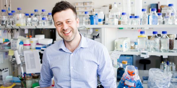 Je třeba si ve výzkumu pokládat důležité, obecné otázky. A&nbsp;přemýšlet mimo zaběhlá lokální schémata výkon-příkon à la kafemlejnek.