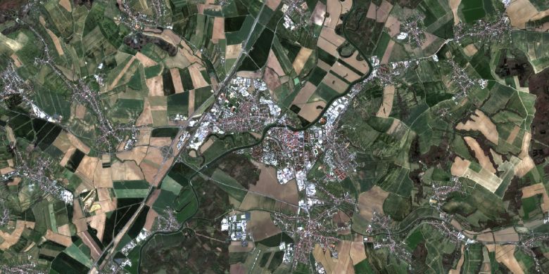 Pohled na Uherské Hradiště ze Sentinelu 2, 9. duben 2026.