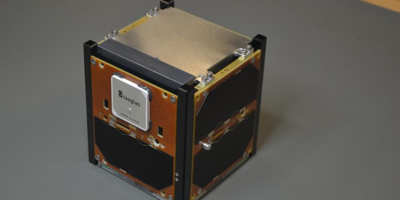 GRBAlpha, nejmenší astrofyzikální družice na světě. Foto: Pál et al. 2023/GRBAlpha collaboration