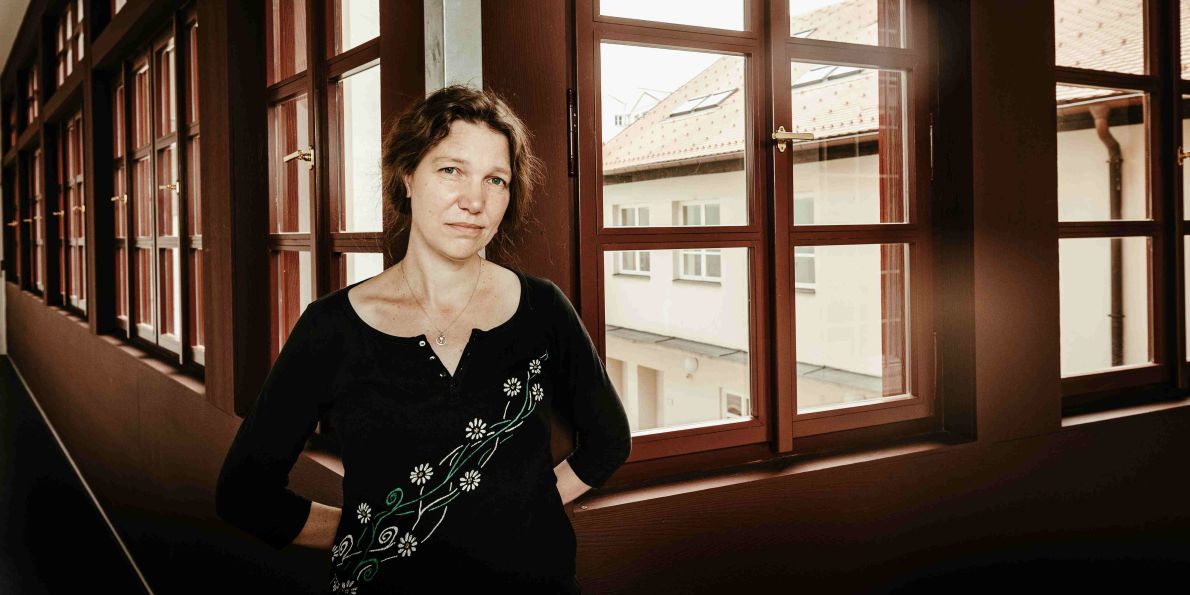 Kateřina Čapková se bude s týmem dalších sedmi vědců z různých zemí mimo jiné zabývat kupříkladu i situací zraněných vojáků a civilistů ve válce na Ukrajině či nedobrovolnými sterilizacemi romských žen na Slovensku.