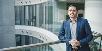 Kormidlo, kterým točíme, je velké a pohání velký kolos. Změny tedy potřebují čas, než se projeví naplno, říká v rozhovoru o komercializaci výzkumu a propojení vědy s praxí Roman Badík.