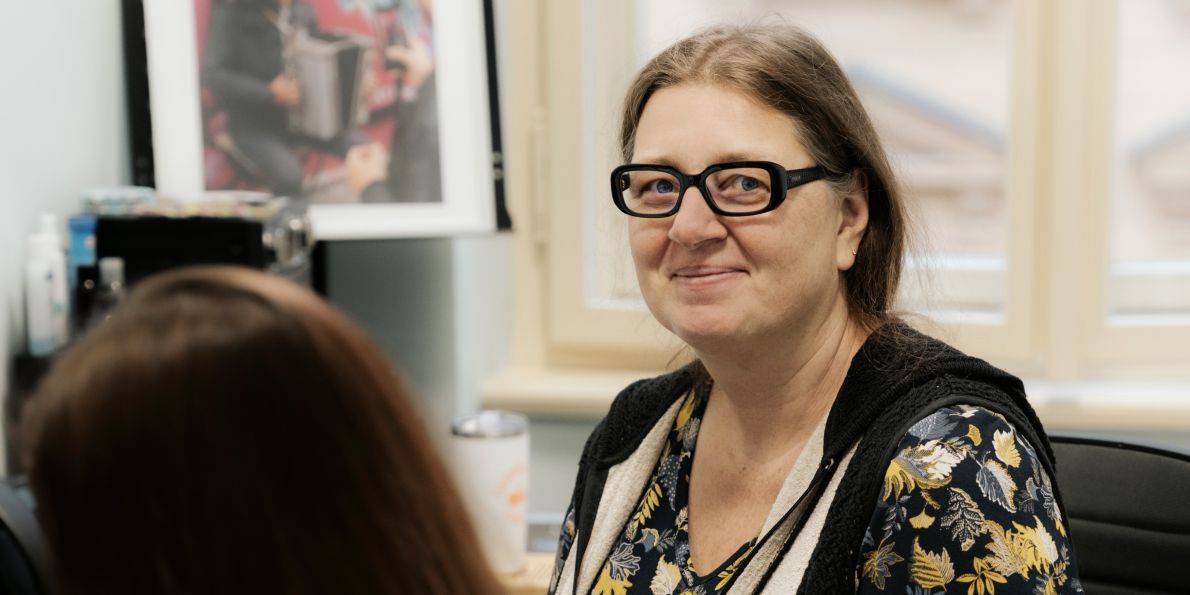 Foto: Lea Kodrlová Na Pedagogické fakultě Univerzity Hradec Králové vede Kateřina Andršová kurzy etnomuzikologie, na Hudební katedře koordinuje mezinárodní aktivity.