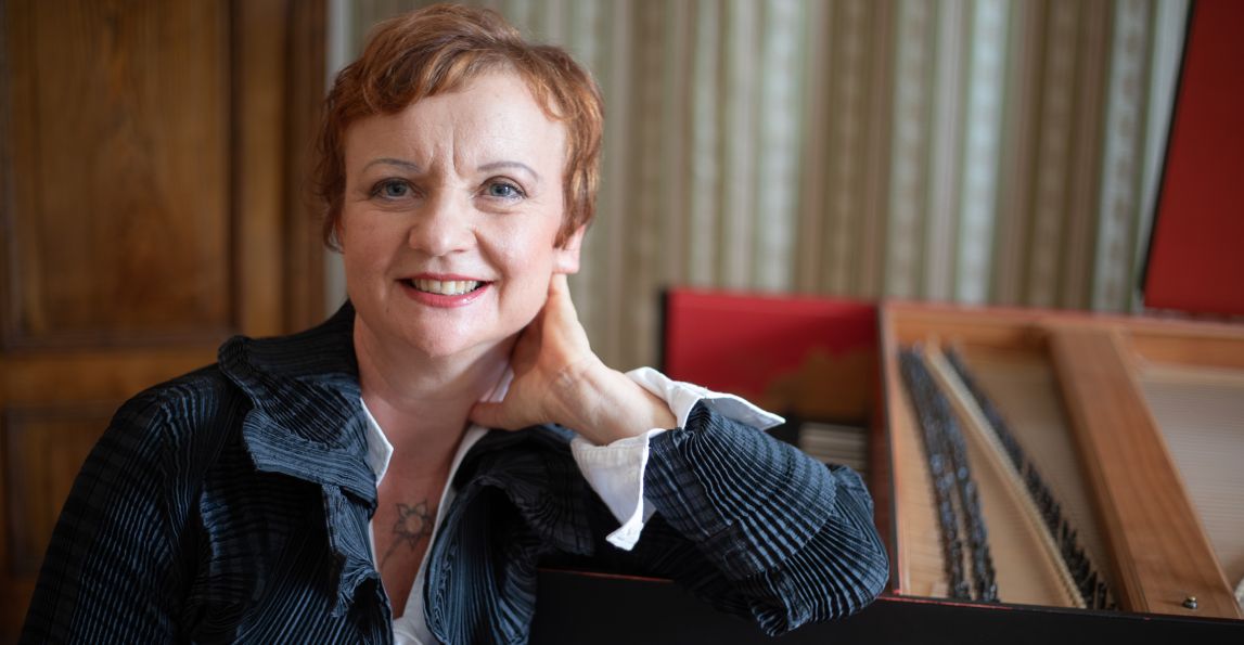 Barbara Maria Willi je profesorkou hry na cembalo na HF JAMU, kde založila první oddělení staré hudby na české vysoké škole a již od roku 1991 v tuzemsku významně přispívá k vývoji oboru historické interpretace.