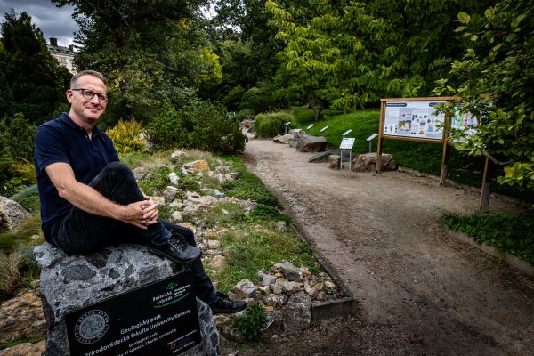 Kryštof Verner je jedním ze spoluautorů Geologického parku PřF UK, který je volně přístupný ve fakultní Botanické zahradě v&nbsp;Praze.