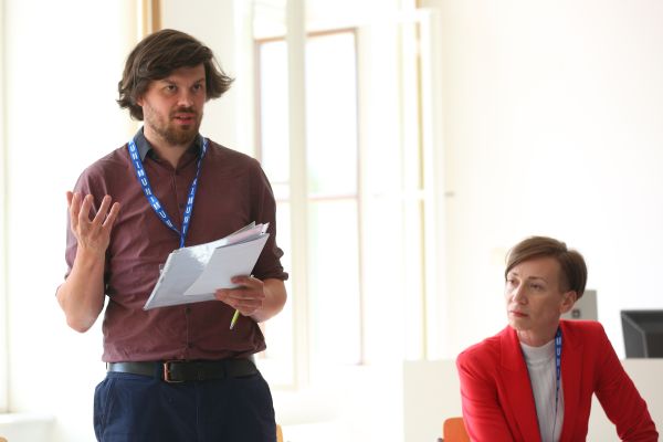 Moderátoři workshopu Šimon Stiburek a Monika Šumberová.