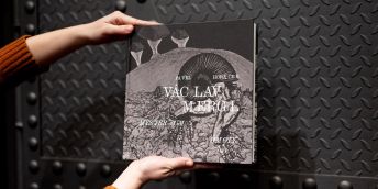 Monografie Mysterium hmoty filmového historika Pavla Horáčka vychází v nakladatelství Akademie múzických umění.