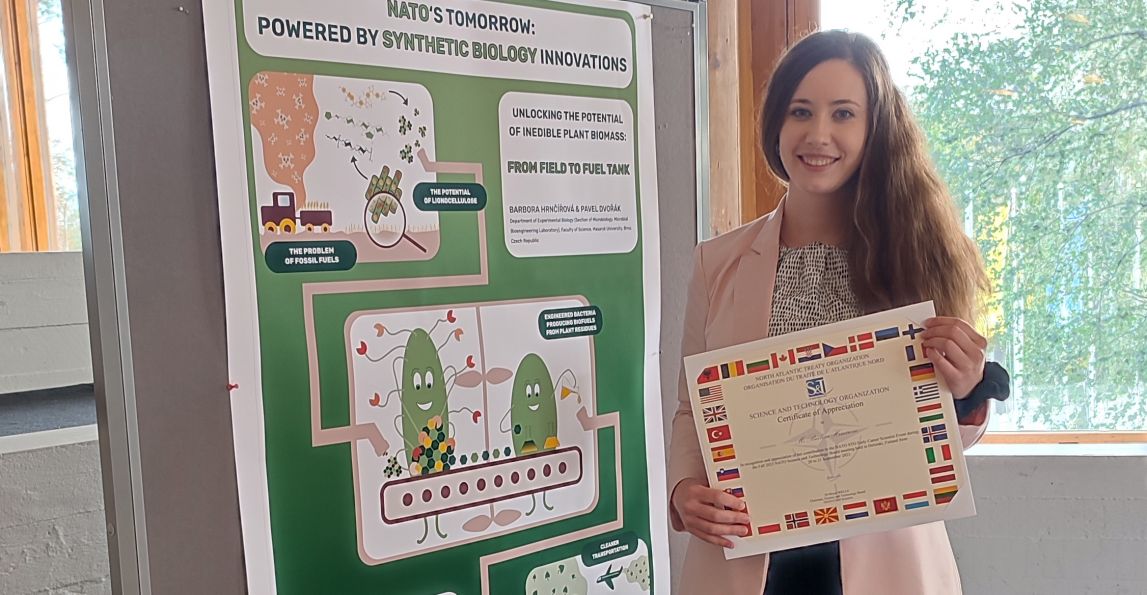 Barbora Hnčířová se zabývá výzkumem rozkladu odpadní rostlinné biomasy. Foto: Archiv PřF MUNI
