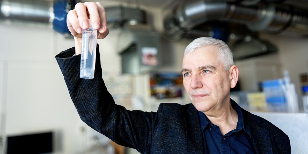 Výzkum z Ostravy a Olomouce ukazuje cestu, jak pomocí světla odstranit léky z vody.