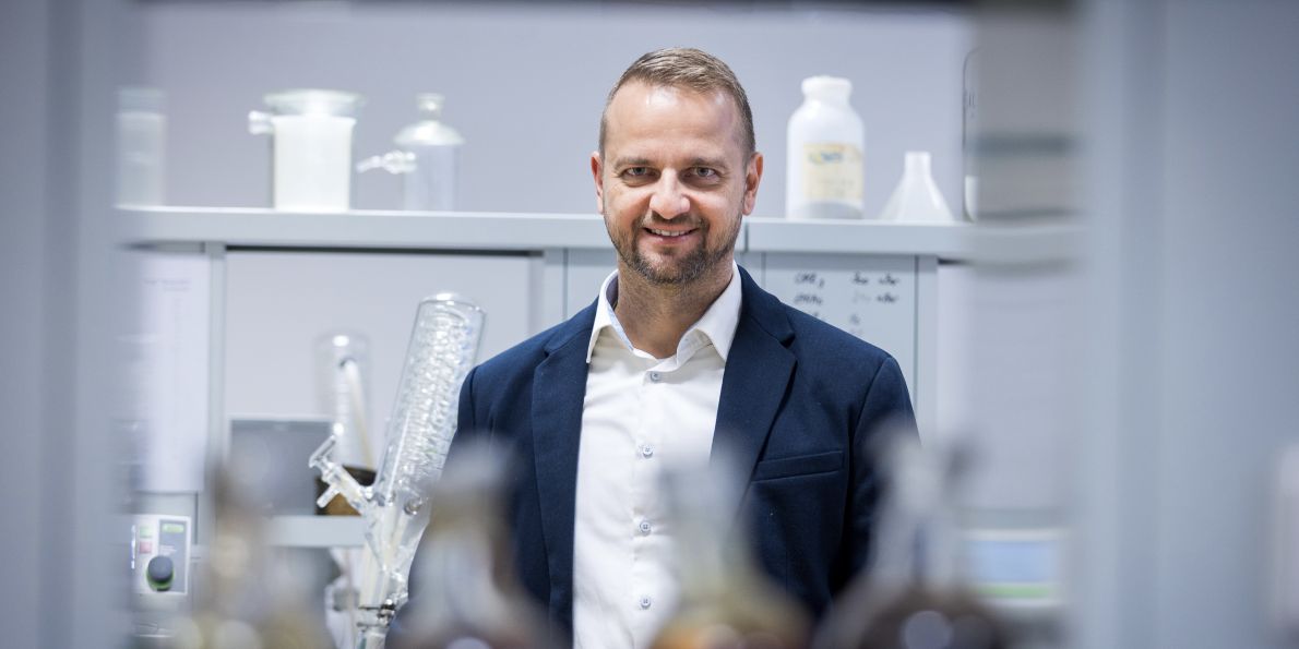 Proděkan pro záležitosti studentů, absolventů a personální rozvoj Farmaceutické fakulty MU a také výzkumník Peter Kollár.